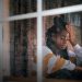 Pensamientos tranquilizadores de la Biblia para quienes enfrentan problemas de salud mental 8 JW.ORG ofrece consejos prácticos e ideas de la Biblia para hombres y mujeres, jóvenes o adultos, que enfrenten problemas de salud mental.