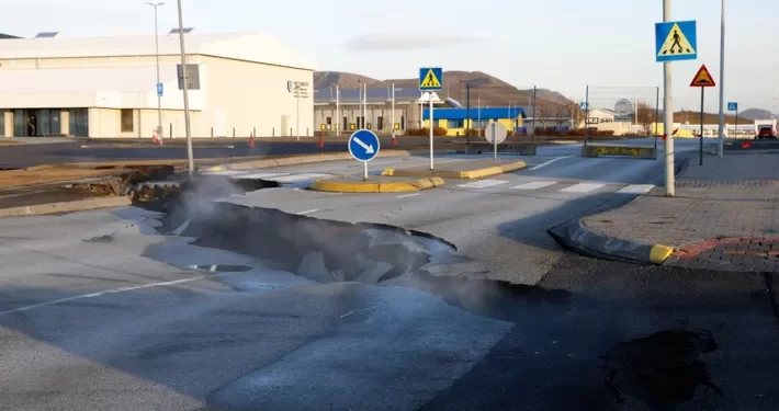 Islandia se prepara para una gran erupción, tras registrarse más de 590 terremotos en las últimas horas 1 ap23317562460289