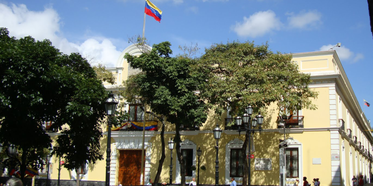 Venezuela rechazó declaraciones de la Secretaria General de la Commonwealth sobre el Referéndum 1 casa amarilla 8564