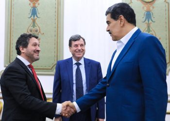 Nicolás Maduro sostiene reunión de trabajo con directivos de Repsol 1 presidente nicolas maduro junto a francisco gea dir de exploracion y produccion de repsol 15442