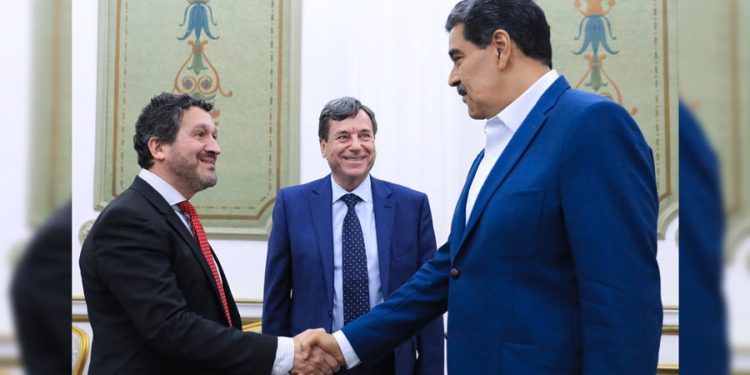Nicolás Maduro sostiene reunión de trabajo con directivos de Repsol 1 presidente nicolas maduro junto a francisco gea dir de exploracion y produccion de repsol 15442