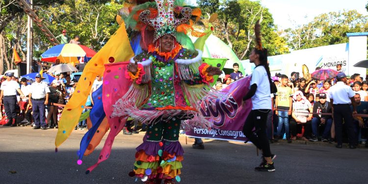 Diseñadores aplauden que se mantenga el desfile de Carnaval en la Raúl Leoni 1 4591507c 03c3 4036 ba27 612c67af338c