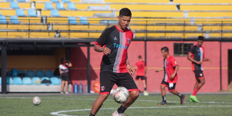 Jonathan Saltos llega al Atlético La Cruz 1 IMG 0056 2048x1365 1
