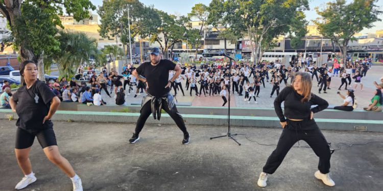 Imculmat concentró a 89 bailarines en plaza Romulo Gallegos 1 IMG 20240301 WA02661