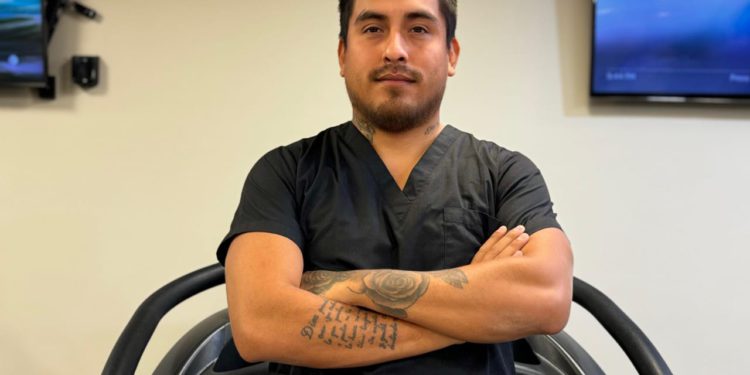 Aleph Verastegui el acupunturista peruano que marca la tendencia en la medicina alternativa 1 IMG 20240326 WA0538