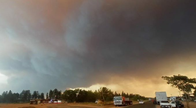 Combaten y monitorean incendio en Uverito 1 incendio uverito 2