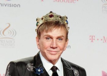 osmel sousa posa su llegada la 27 edicion los premios lo nuestro la musica latina fotoefe