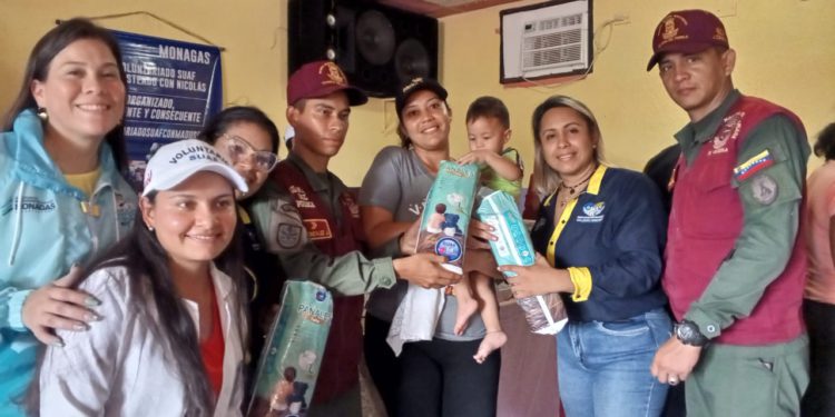Gobernación y voluntareado Suaf entregan donativos a madres de Uracoa 1 Imagen de WhatsApp 2024 04 17 a las 20.51.43 02a7406e