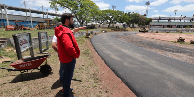 Luna supervisa rehabilitación de espacios en el Polideportivo 1 dc572b4c 10b5 4a01 9c7e 04193d4491ec