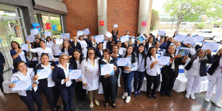 Gobernador Luna reconoce labor de enfermeros en su día 1 75a7aad3 0528 4e41 a329 e85d04d000d0