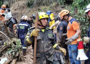 avalancha destruye a su paso decenas de viviendas y deja varios heridos en colombia 21119