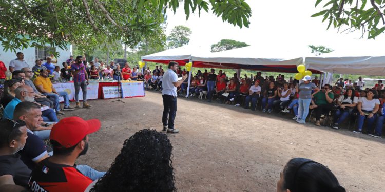 Gobernador Luna aprueba 8 proyectos para la Comuna Las Parcelas de Caripito 1 df8ea0ef 79cb 4236 af27 3717c4039f04