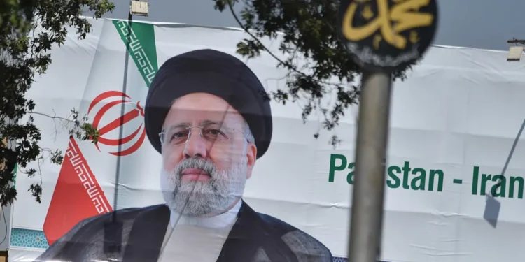 El Ejército iraní afirma que ha localizado el helicóptero en el que viajaba Raisí 1 helicoptero presidente irani