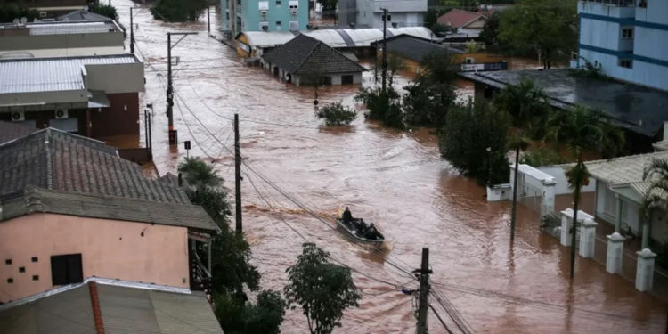 suben a 67 los muertos por las inundaciones en el sur de brasil 21123
