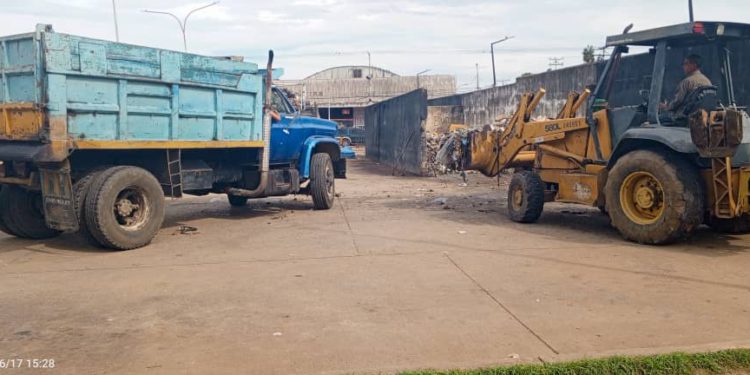 Alcaldía retira 160 toneladas de basura del Mercado Municipal de Maturín 1 b7a6fdd9 1240 48ca 88fc 8f69e83972f5