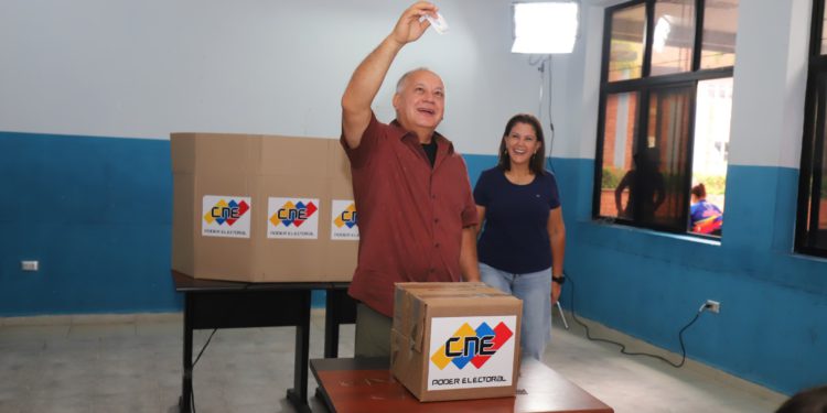 Diosdado Cabello y Ernesto Luna participan en simulacro electoral 1 f8e120b6 4d87 41ed a6ed 32eba5fadb8a 2