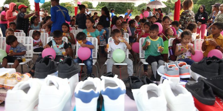 Gobernación entrega calzados a niños del sector Villa Victoria en Maturín 1 1b775a84 8dd0 4723 8e10 27951b9f78c7