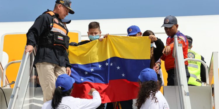 Más de 200 connacionales arribaron a Venezuela desde México 1 IMG 20250224 WA0110
