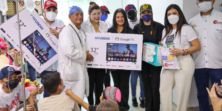 Corpozulia entrega 1.160 insumos médicos al Hospital Universitario de Maracaibo 1 IMG 20250326 WA0207