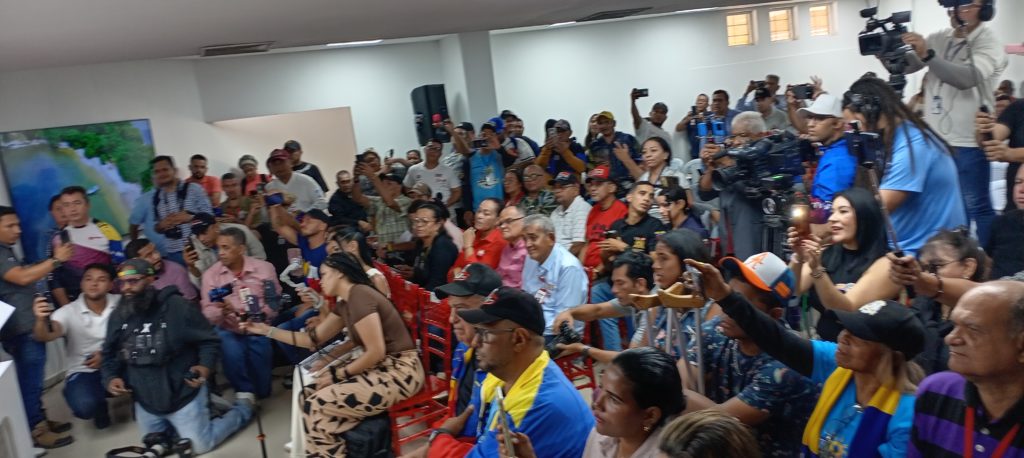 Ministro Ñañez activará tanques del pensamiento en Zulia con 5 mil voceros de comunicación de las comunas 4 1000527426