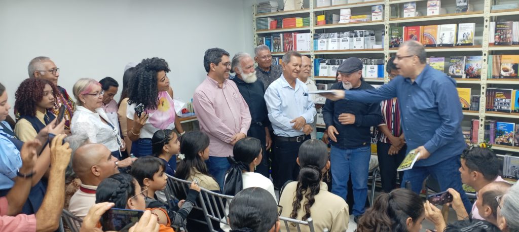Viceministro de cultura inauguró en Maracaibo la sucursal número 34 de las Librerías del Sur 3 1000575415