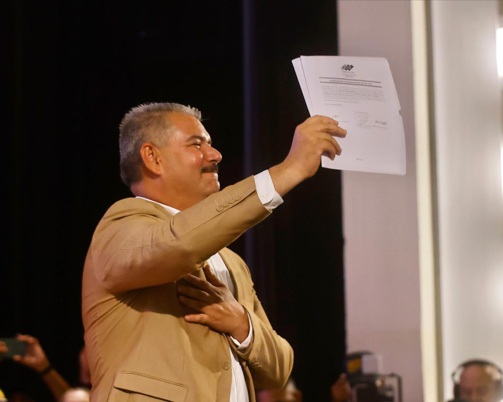 Luis Caldera proclamado gobernador del Zulia y reitera qué gobernará con las comunas 2 1000591616