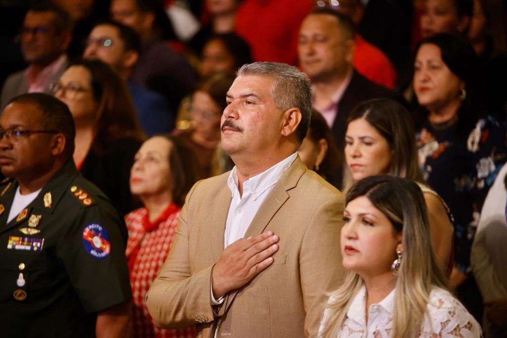 Luis Caldera proclamado gobernador del Zulia y reitera qué gobernará con las comunas 3 1000591664