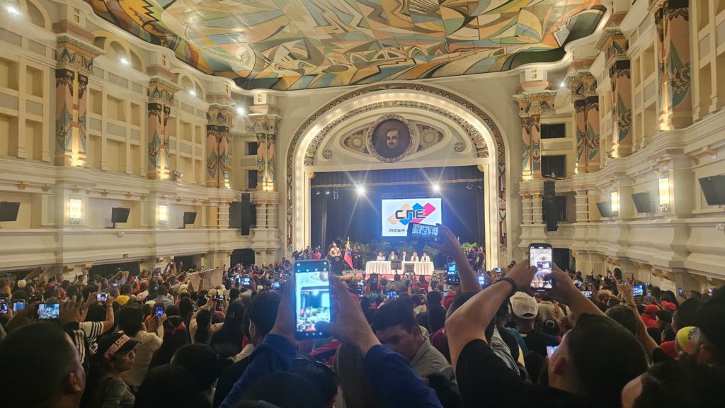 Luis Caldera proclamado gobernador del Zulia y reitera qué gobernará con las comunas 4 1000591680