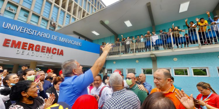 Gobernador Luis Caldera inicia evaluación de hospitales para organizar Plan Cayapa de la Salud en Zulia 1 IMG 20250528 WA0044