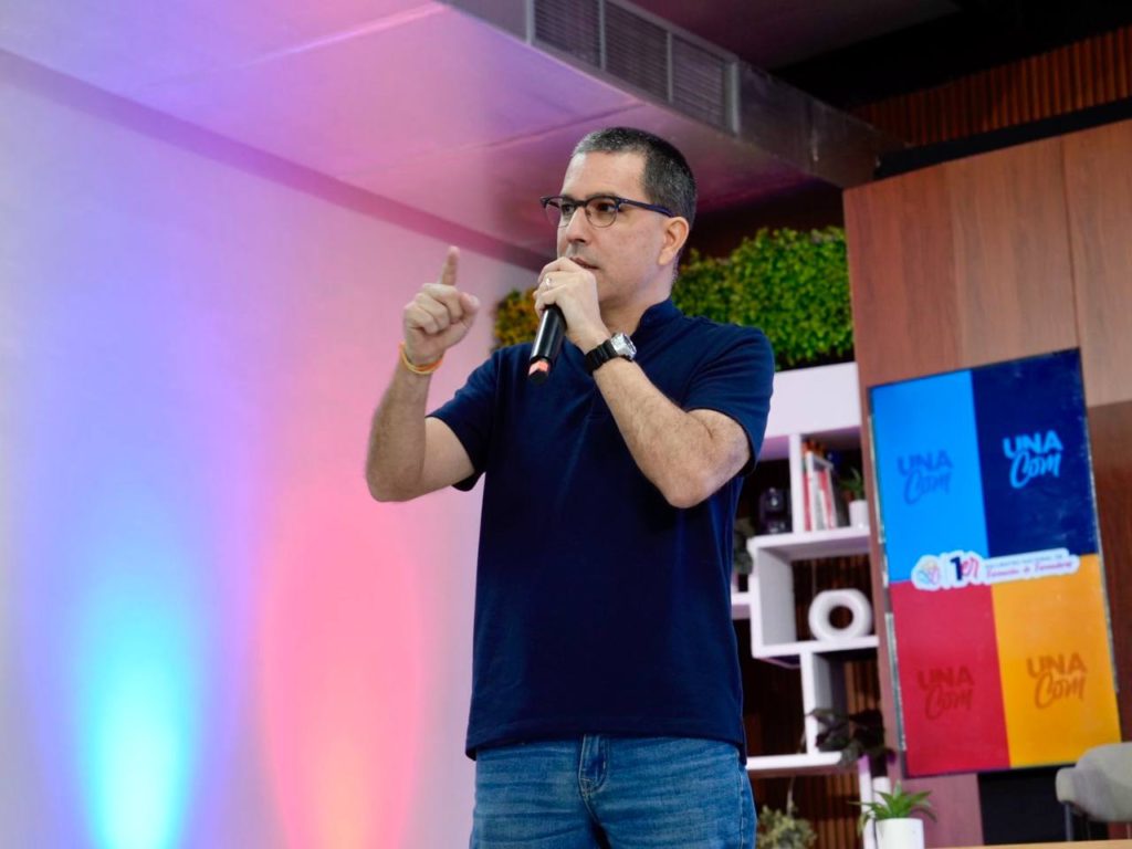 Rector Arreaza instala 1er Encuentro Nacional de Formación de Formadores en la Unacom 2 1000658537