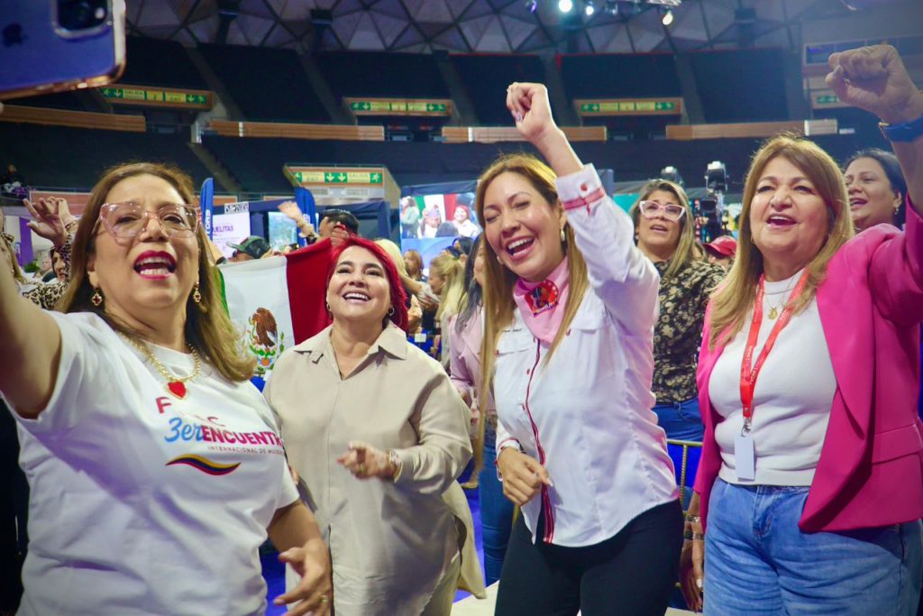 Ministra de Turismo firmó convenio con Federación Unitaria de Trabajadores del Transporte de América Latina y el Caribe <br> 3 1000673789