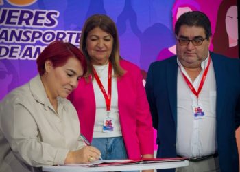 Ministra de Turismo firmó convenio con Federación Unitaria de Trabajadores del Transporte de América Latina y el Caribe <br> 6 IMG 20250626 WA0038