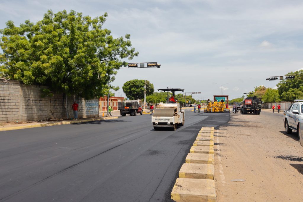 Gobernador del Zulia inspeccionó trabajos que garantizan el tránsito en circunvalaciones 2 y 3 de Maracaibo 3 1000723982