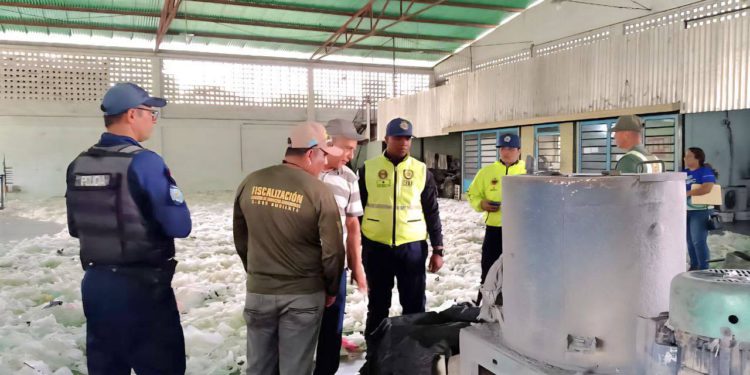 Incautan 574 toneladas de materiales no permisados durante jornada de fiscalización ambiental en Venezuela 1 IMG 20250630 WA0093