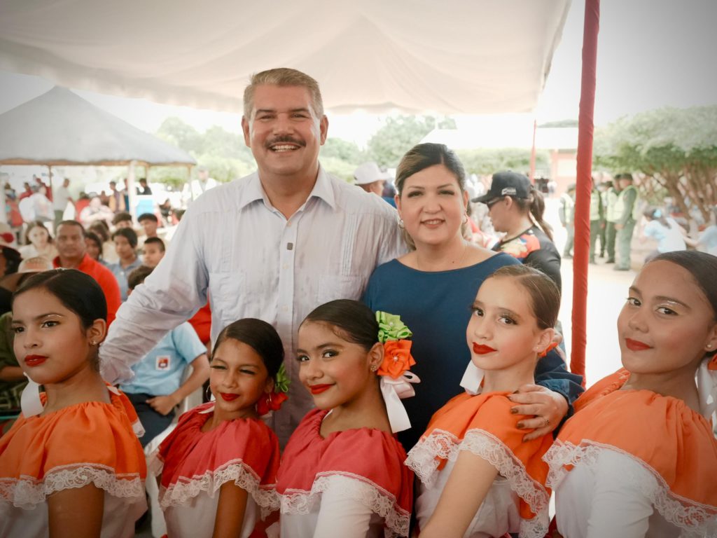 Gobernador Caldera acompaña inicio de año escolar con una matrícula de más de 660 mil estudiantes<br> 2 1000925404