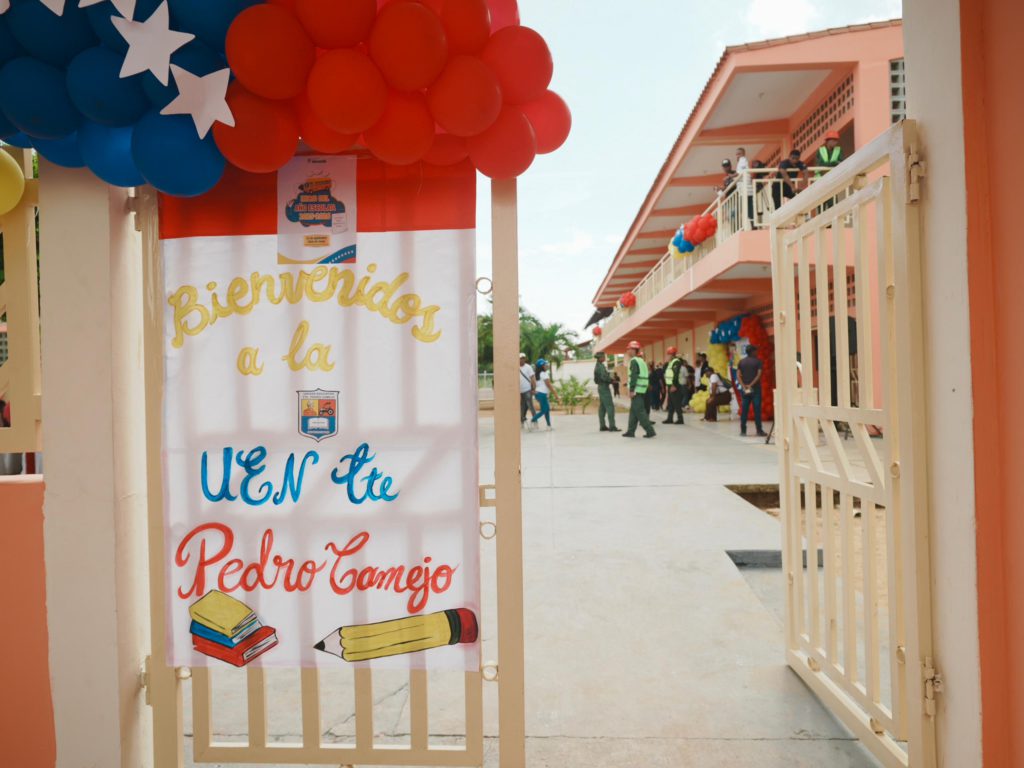 Gobernador Caldera acompaña inicio de año escolar con una matrícula de más de 660 mil estudiantes<br> 3 1000925405