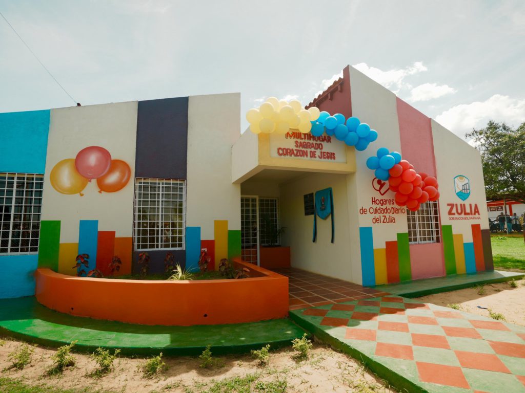 Gobernador del Zulia entrega obras de salud y educación e inicia plan de vialidad en el municipio Lossada<br> 2 1000929333