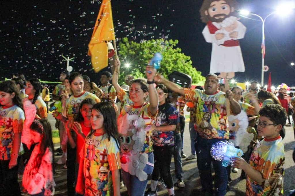 Más de 3.500 personas marcharon por la paz y la fe en Maracaibo 2 1000949421