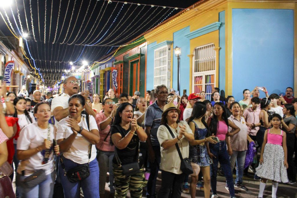 Residentes de Maracaibo vivieron con alegría, colorido y música la retreta de la Calle Carabobo 2 1000949727