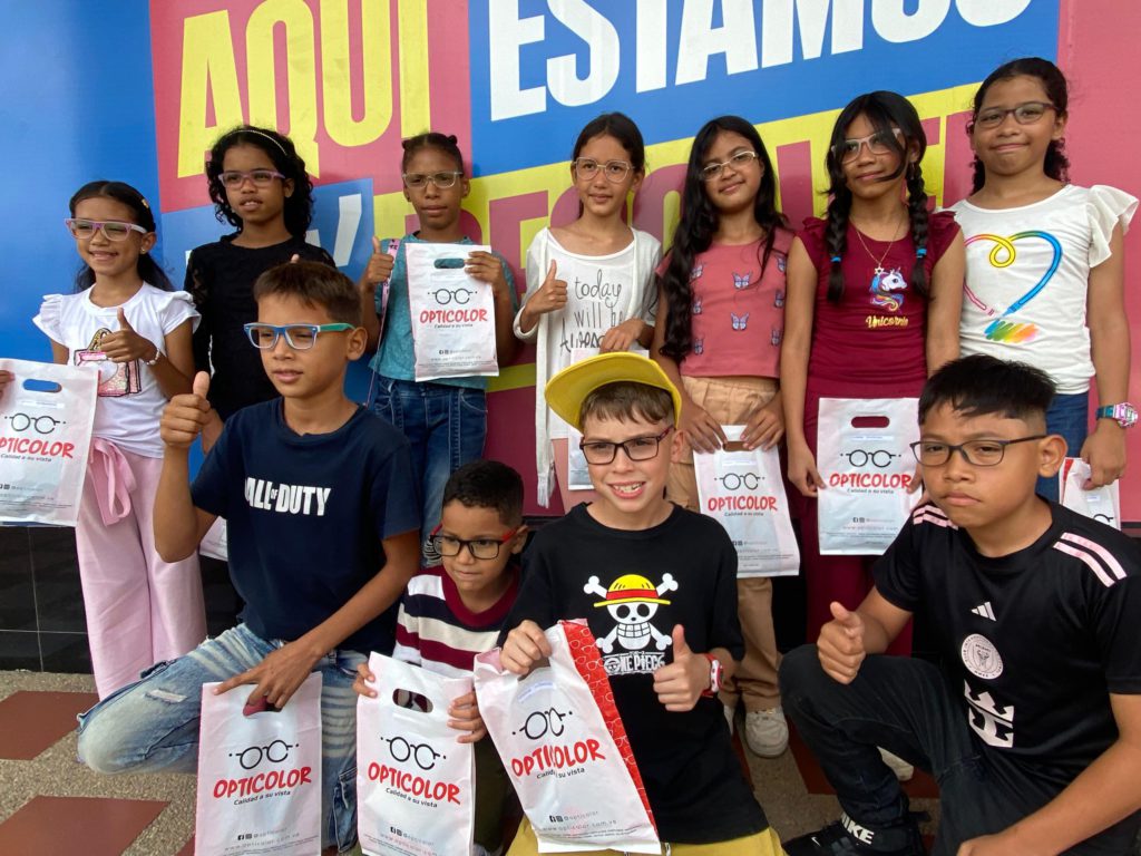 Alcaldía de Maracaibo entregó 21 lentes correctivos a niños y niñas en edad escolar 2 1000953213