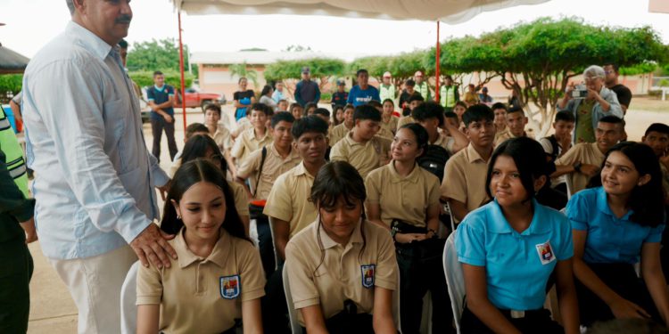 Gobernador Caldera acompaña inicio de año escolar con una matrícula de más de 660 mil estudiantes<br> 1 IMG 20250915 WA0241