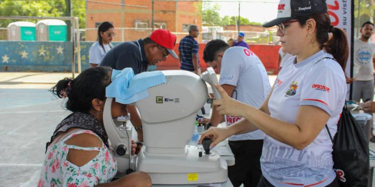 Niños beneficiados con entrega gratuita de lentes y adultos reciben subsidio de Alcaldía de Maracaibo 1 IMG 20250920 WA0157 2