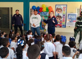 Gobernación del Zulia y Frente Preventivo dan la bienvenida al nuevo periodo escolar con un abordaje en la E.B.N. San Francisco 2 IMG 20250922 WA0189