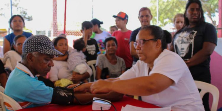 En Jornadas de Salud de la Alcaldía de Maracaibo canalizan y hacen seguimiento a casos de hipertensión arterial 1 IMG 20250927 WA0312