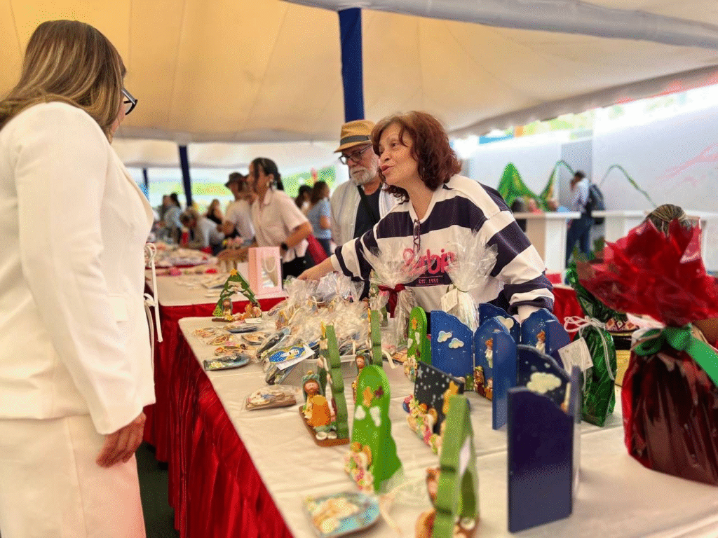 Emprendedores de Mintur y artesanos participan en feria de turismo 8 image 2