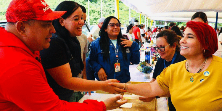 Emprendedores de Mintur y artesanos participan en feria de turismo 1 image 6