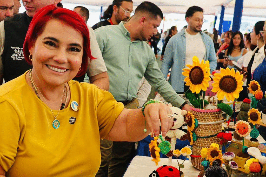 Emprendedores de Mintur y artesanos participan en feria de turismo 2 image 8