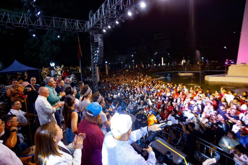 Alegría y fiesta gaitera en el encendido de luces de la Navidad en Maracaibo 3 1000983133