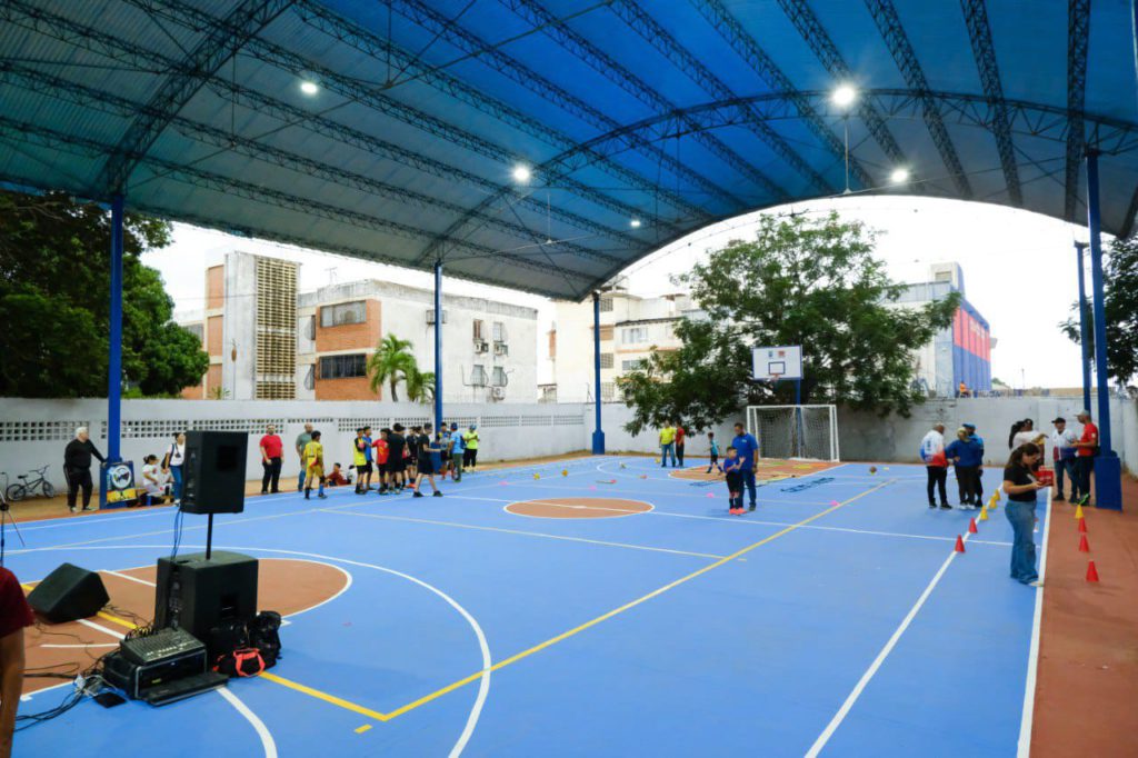 Vecinos del urbanismo El Jazmín disfrutaron de fiesta cultural en la plaza renovada y embellecida por Alcaldía de Maracaibo 2 1000992924