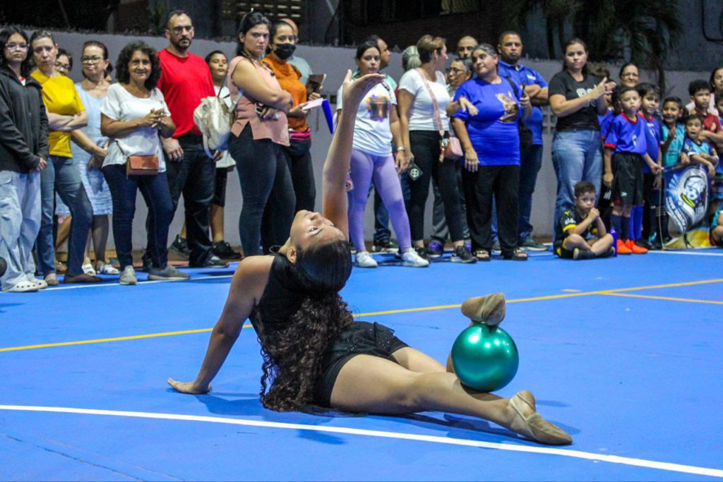 Vecinos del urbanismo El Jazmín disfrutaron de fiesta cultural en la plaza renovada y embellecida por Alcaldía de Maracaibo 4 1000992927